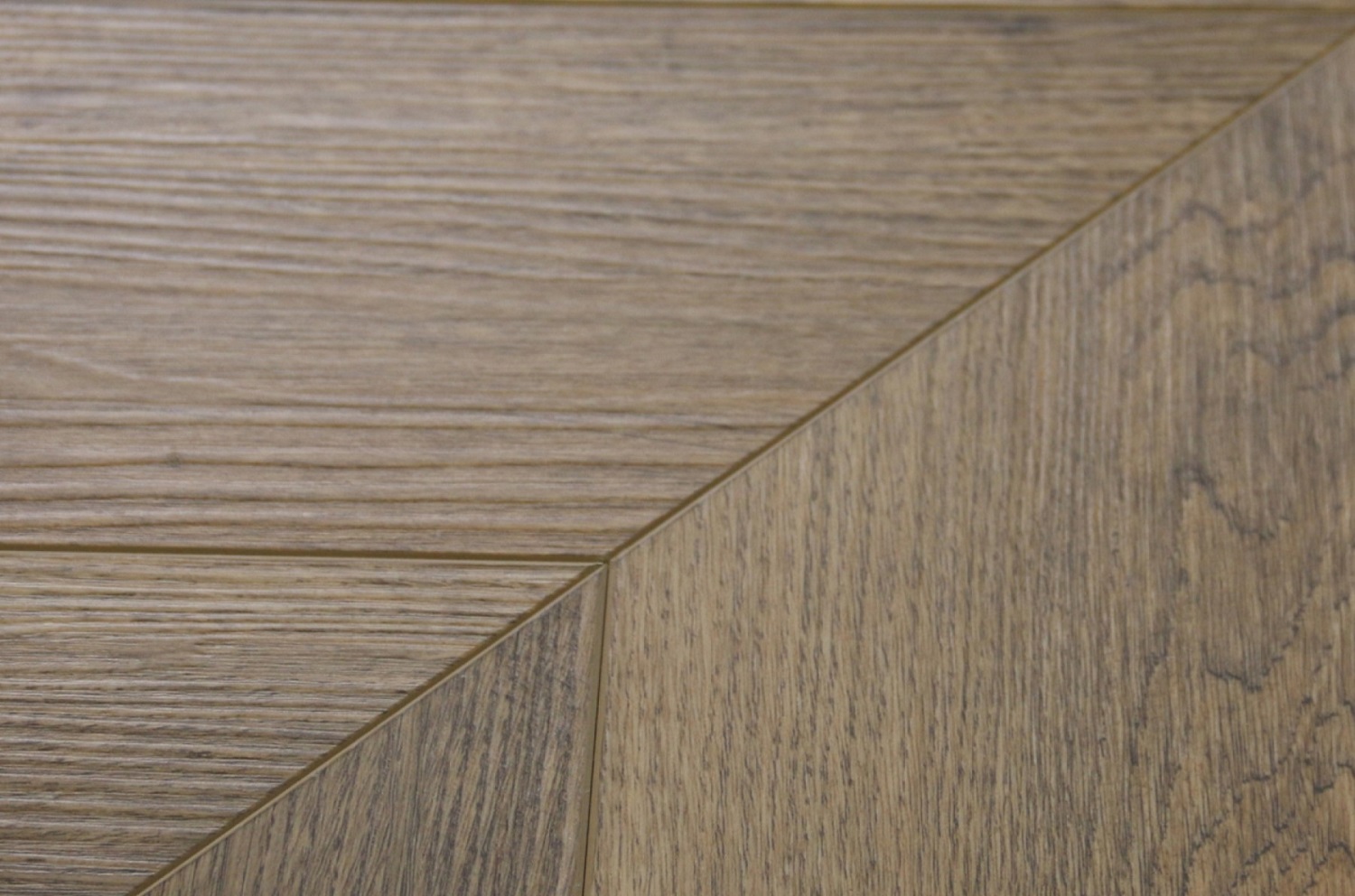 Клеевой виниловый пол Damy Floor Chevron LVT Сен-Клу 600x127x2.5 мм, упаковка 3,048 м Клеевой виниловый пол Damy Floor Chevron LVT Сен-Клу 600x127x2.5 мм, упаковка 3,048 м